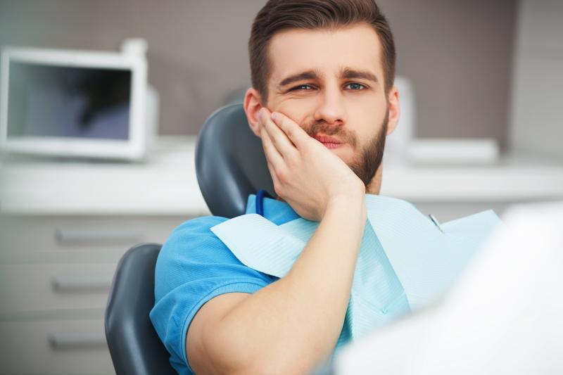 Пульсирующая боль в зубе — причины и лечение зубов